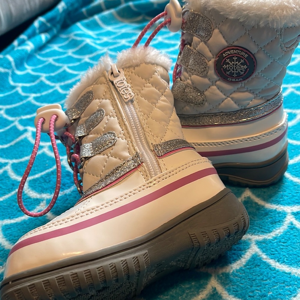 Totes winter boots for 5T girls